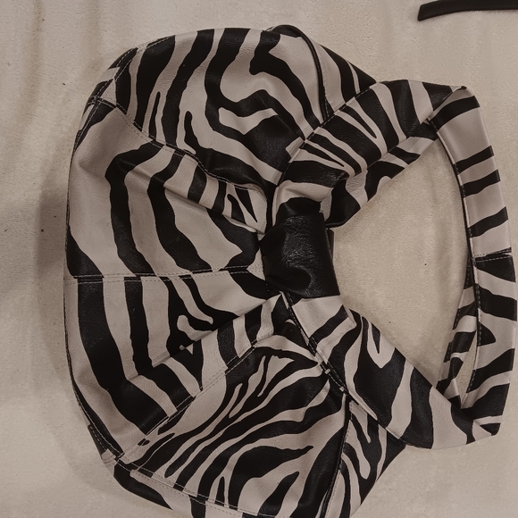 Black and White Zebra Print Handbag - Picture 1 of 2